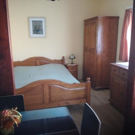 Besenyei Apartman Шарвар Экстерьер фото