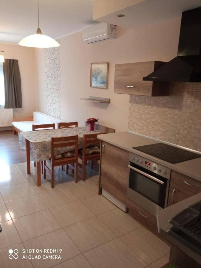 Besenyei Apartman Шарвар Экстерьер фото